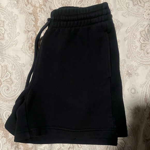 Aritzia tna sweatshort - Picture 4 of 6